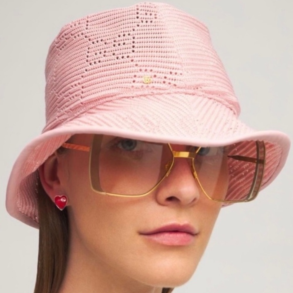 NWT Gucci GG Bucket Hat with Bob Malibu Crochet Canle in Pink with Leather Trim